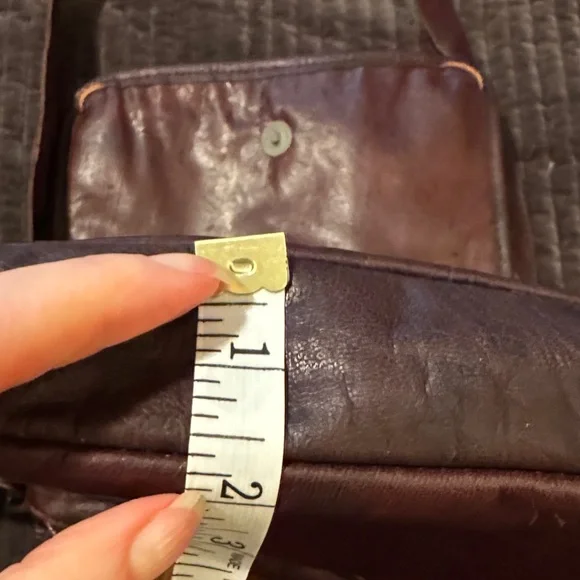 Cowhide artisan Brown and White Leather Shoulder Bag - Picture 6 of 11